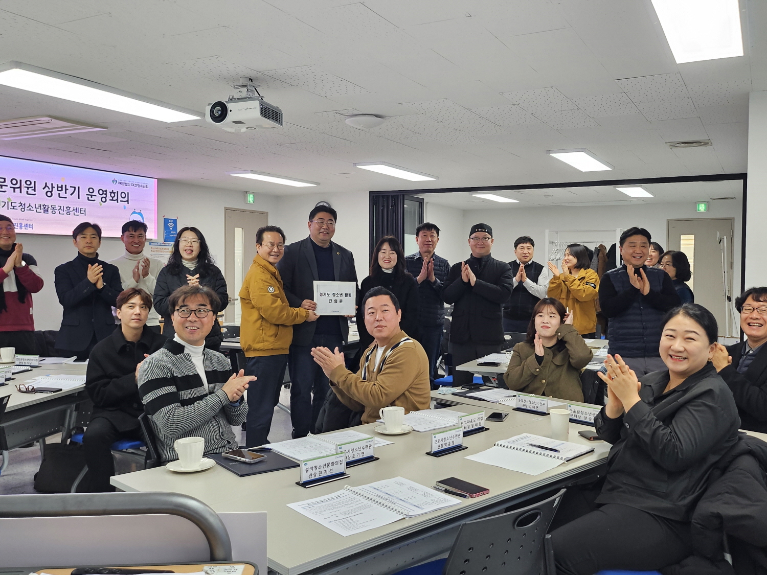 ������ �ǿ�, ��⵵ û�ҳ�Ȱ�����＾�� ����ȸ...û�ҳ� Ȱ�� ��ȭ å�� �ְ� �����ڴ�