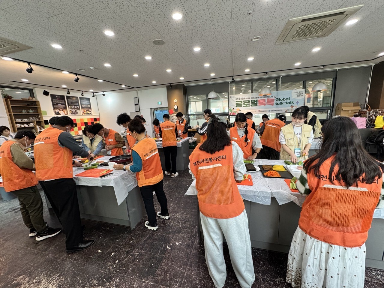 ��õ��, ������д��б� �ܱ��� ���л� ���� ���۷ι� ��-�塯 �