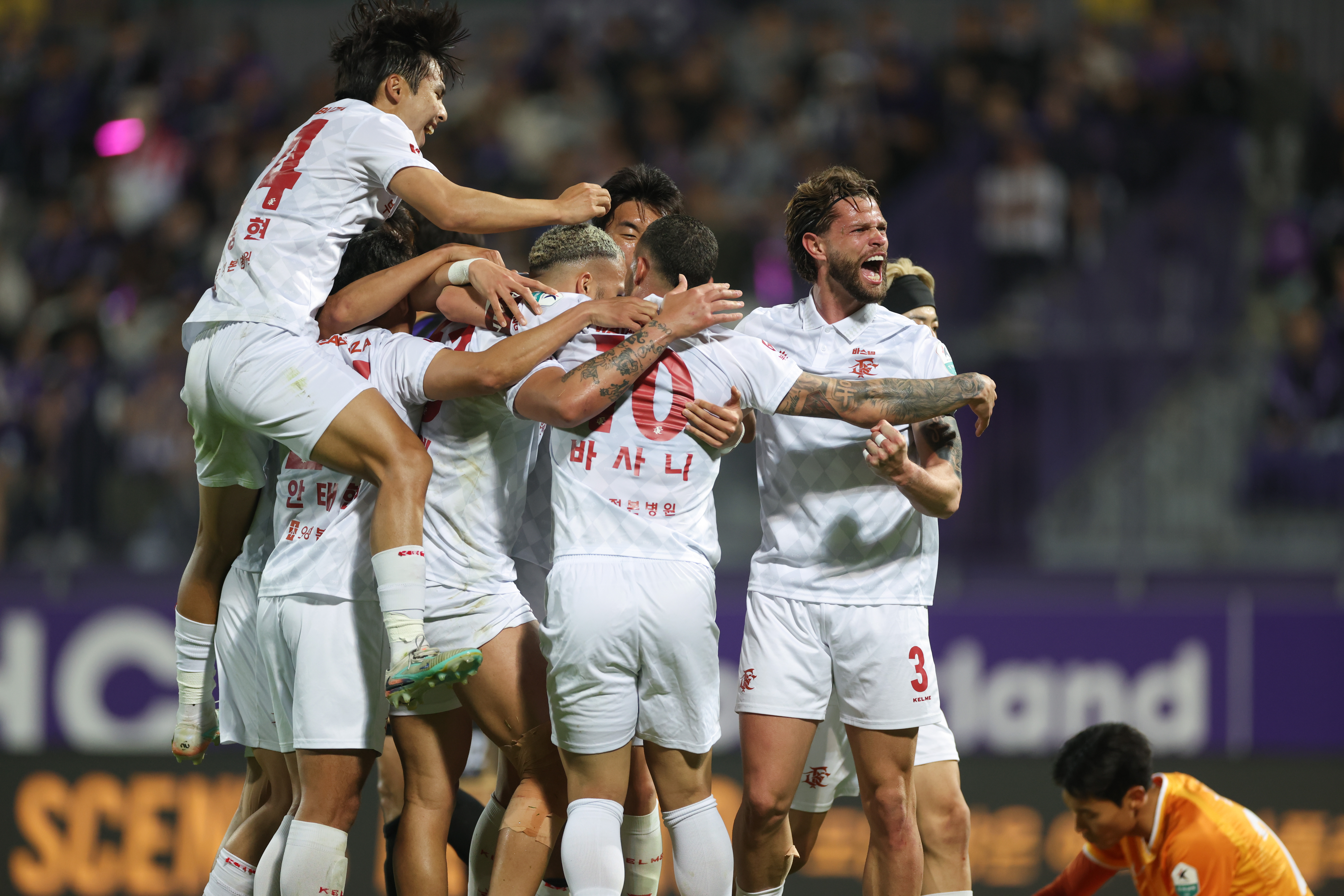 ��õFC1995, ����SK FC ���� ������ �̾��
